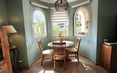 Chalet con apartamento de invitados, piscina y amplias zonas exteriores en Santa Clara, Altea